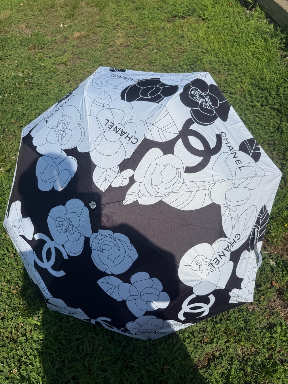 Black and White Camellia Print Umbrella and thermo - Picture 3 of 11
